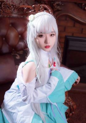 趴下老师腿打光屁股_高清电视剧在线观看
